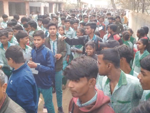 झारखंड में आज से मैट्रिक–इंटर परीक्षा:  राज्य के 1989 केंद्रों पर 4.23 लाख परीक्षार्थी होंगे शामिल, फर्जी प्रश्नपत्र वायरल करने पर कार्रवाई – Ranchi News