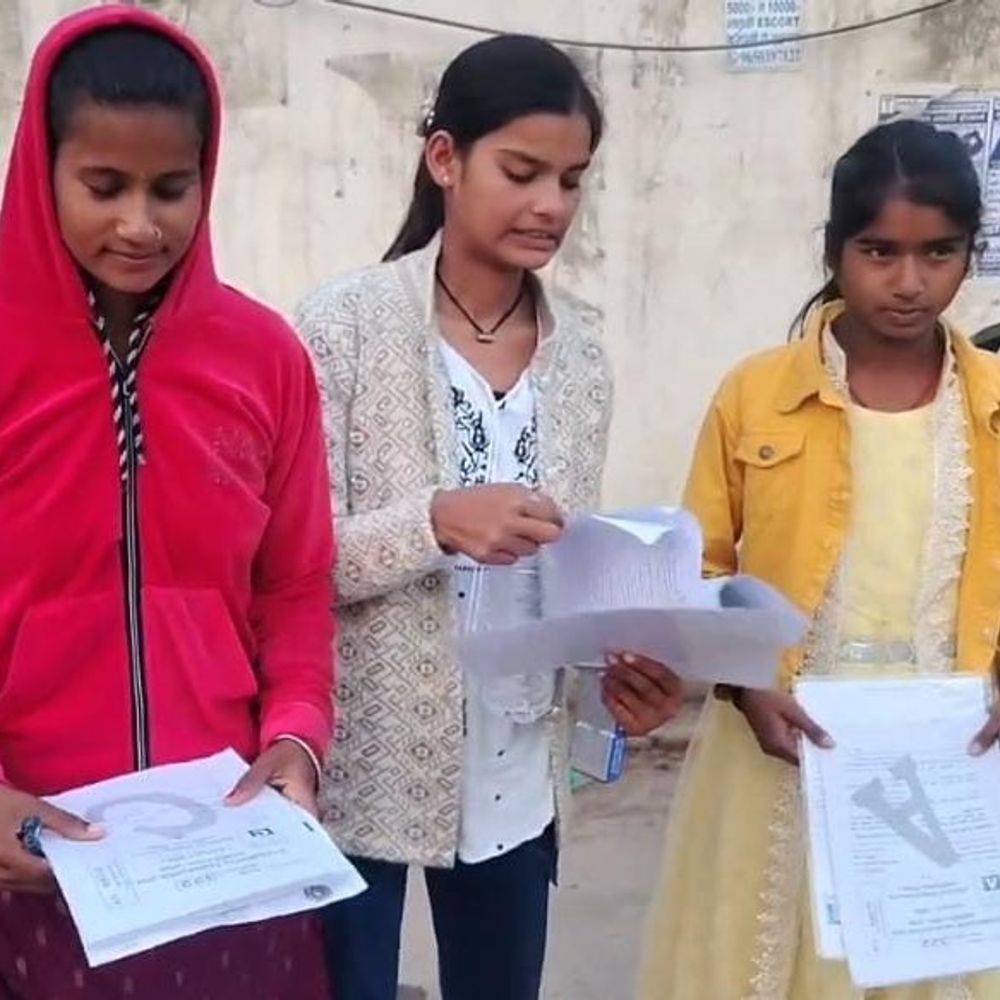 इंटर के छात्र बोले- मैथ का पेपर आसान था:मुजफ्फरपुर में दूसरे दिन शांतिपूर्ण एग्जाम खत्म, राजनीति विज्ञान की परीक्षा देकर खुश दिखीं छात्राएं