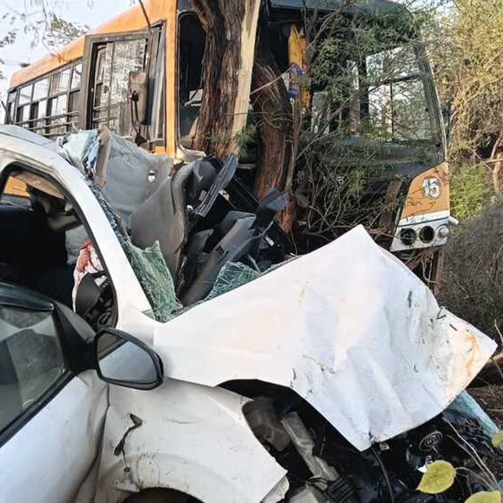 रेवाड़ी में स्कूल बस से टकराई कार, दो की मौत:  दोनों वाहनों के उड़े परखच्चे, कई स्टूडेंट्स भी घायल; कार की बॉडी काटकर निकाले गए शव – Bawal News