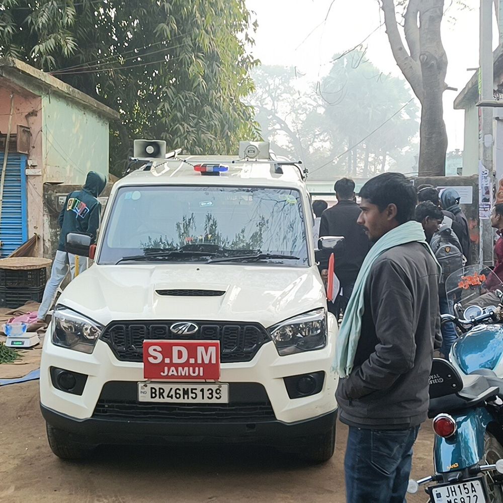 जमुई में इंटर परीक्षा दूसरे दिन शांतिपूर्ण:दोनों पालियों में 14,485 परीक्षार्थी शामिल, 225 रहे अनुपस्थित, 35 केंद्रों पर परीक्षा