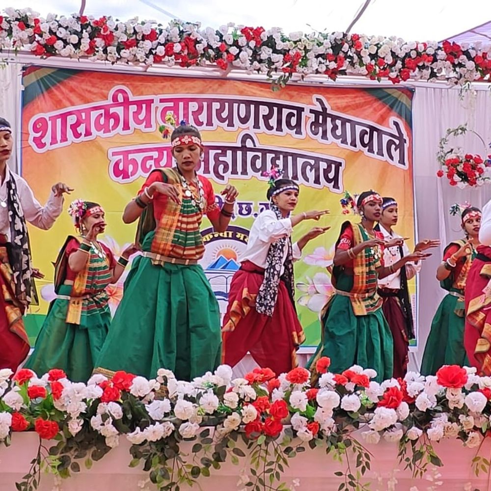 कन्या महाविद्यालय में वार्षिक स्नेह सम्मेलन:  प्रतिभावान छात्राओं का सम्मान; भूत-पिशाच सहित विविध वेशभूषा में प्रस्तुतियां – Dhamtari News