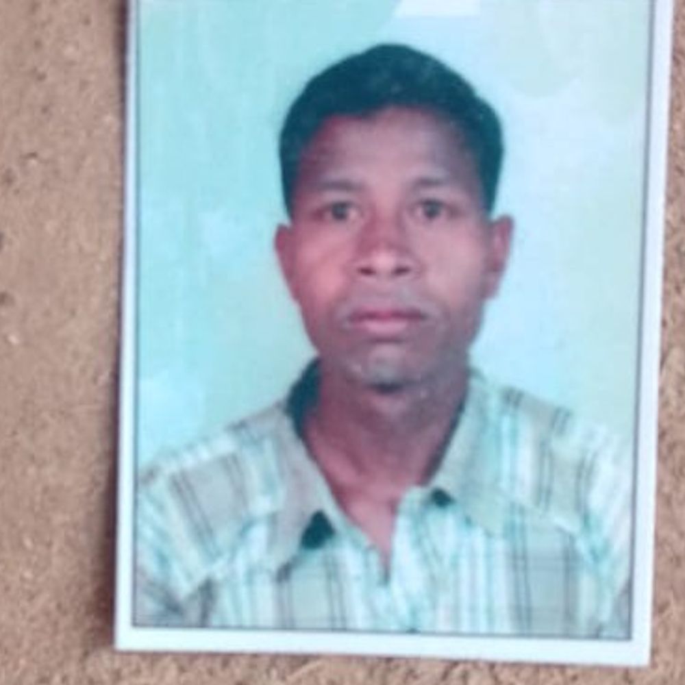 गुमला में किसान ने फांसी लगाकर की आत्महत्या:  रात में कमरे से नहीं निकला, दरवाजा तोड़ने पर खुला राज – Gumla News