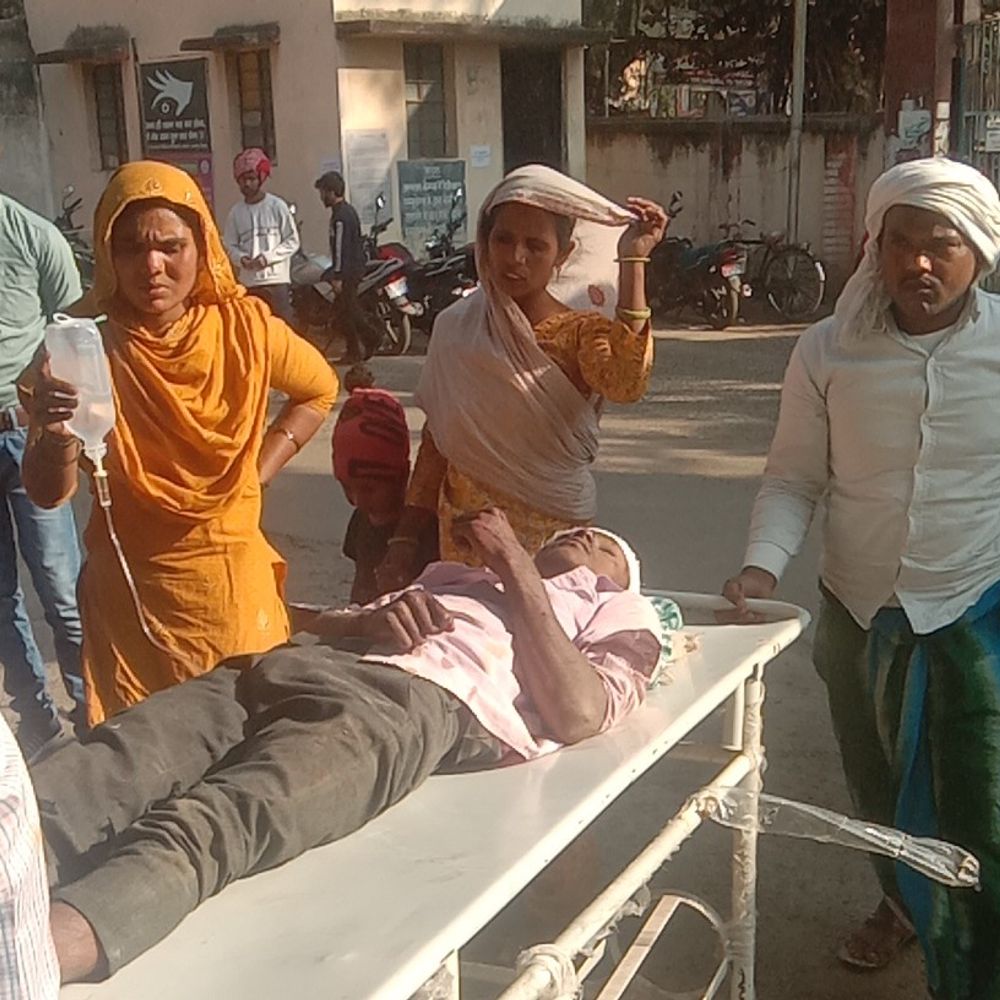 सड़क हादसे में दो चचेरे भाई घायल:  भागलपुर में नानी घर से लौटते समय हादसा, जानवर को बचाने में बेकाबू हुई मोटरसाइकिल – Bhagalpur News