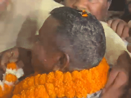 शराब घोटाला...1 साल बाद रिहा हुए लखमा, फूल-मालाओं से स्वागत:सड़कों पर लगा रहा जाम, कवासी बोले- डिप्टी सीएम साव का धन्यवाद करता हूं