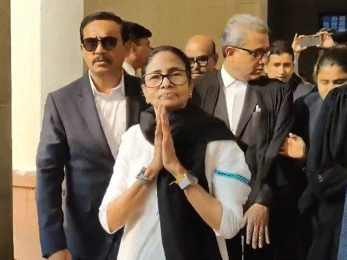 SIR पर सुनवाई, CM ममता सुप्रीम कोर्ट पहुंचीं:खुद दलीलें रख सकती हैं; 2026 विधानसभा चुनाव पुरानी वोटर लिस्ट से कराने की मांग