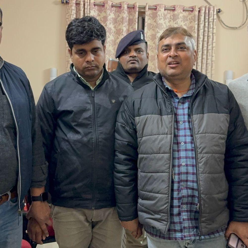 नवादा में रिश्वत लेते राजस्व कर्मचारी पकड़ा गया:रोह अंचल में तैनात, 35 हजार की डिमांड, निगरानी ब्यूरो की कार्रवाई