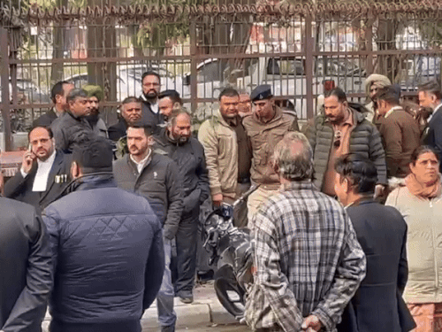 चंडीगढ़ में पकड़े फर्जी CBI अफसर को जज की फटकार:  बोले– तेरे चक्कर में केस लंबा चला, किडनी स्टोन का हुआ ऑपरेशन, भेजा 14 दिन की ज्यूडिशियल कस्टडी – Chandigarh News