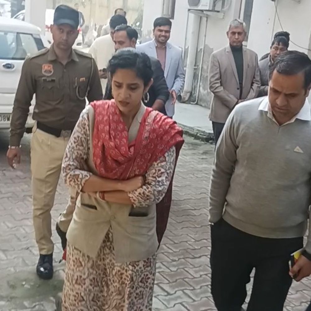 कैथल जिला पुस्तकालय के गिरते लेंटर पर डीसी की संज्ञान:  मौके पर बुलाए पीडब्ल्यूडी अधिकारी, मरम्मत के आदेश, औचक निरीक्षण करने पहुंची डीसी – Kaithal News