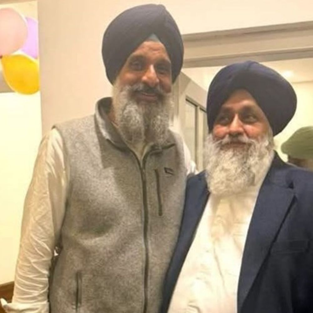 पंजाब की बड़ी खबरें:  बिक्रम मजिठिया से मिलने पहुंचे सुखबीर बादल, जेल से बाहर आने के बाद चंडीगढ़ पहुंचे – Punjab News