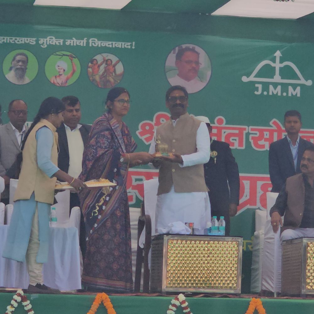 कोडरमा में जेएमएम की ताकत बढ़ी:  शालिनी गुप्ता सहित सैकड़ों ने थामा दामन, सियासी सरगर्मी तेज – koderma News