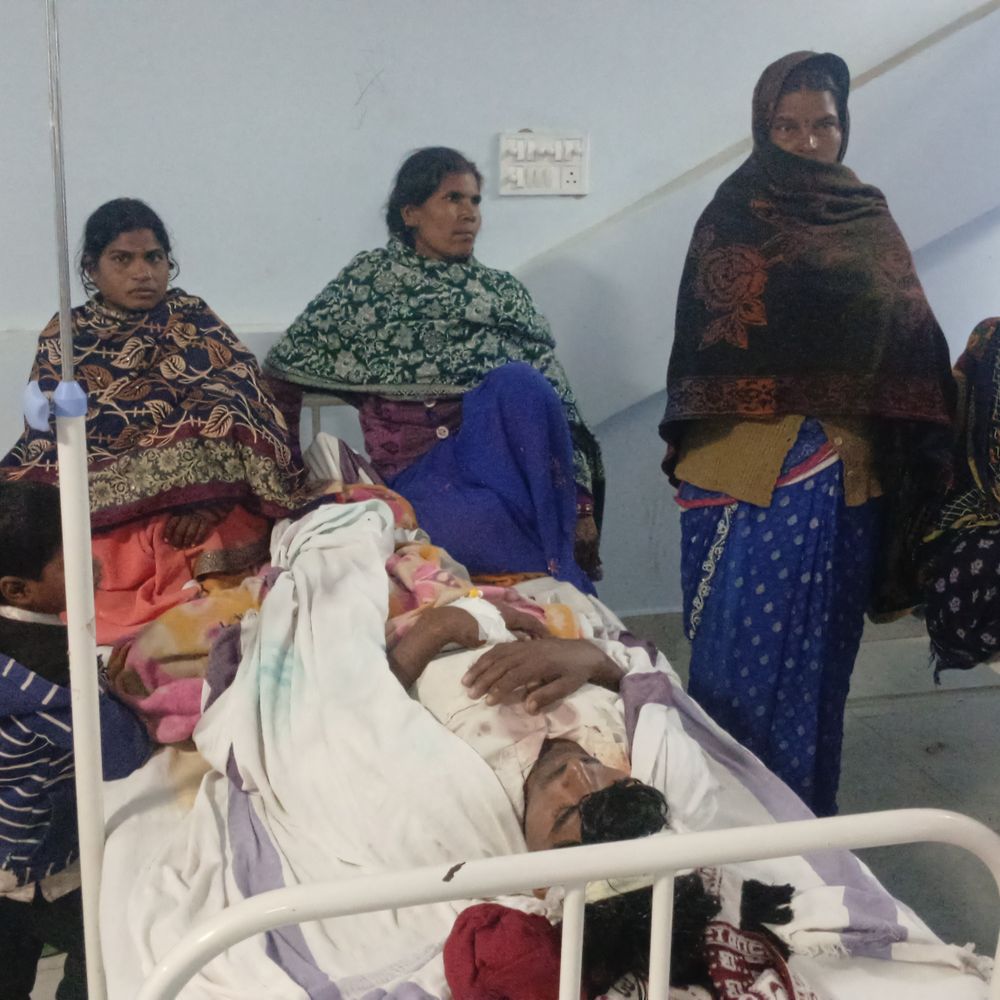 गोपालगंज में साइकिल सवार युवक घायल:बेकाबू बाइक ने मारी टक्कर, PHC से मॉडल अस्पताल रेफर, बाइक सवार फरार