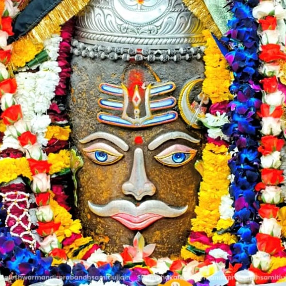 गुरुवार भस्म आरती दर्शन:भस्म अर्पित कर भगवान महाकाल का निराकार से साकार स्वरूप में श्रृंगार