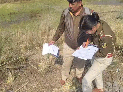 रेलवे ट्रैक पर मिला महिला और बच्चे का शव:दोनों की पहचान नहीं हो सकी है, शरीर पर चोट के निशान नहीं; हत्या के बाद फेंकने की आशंका