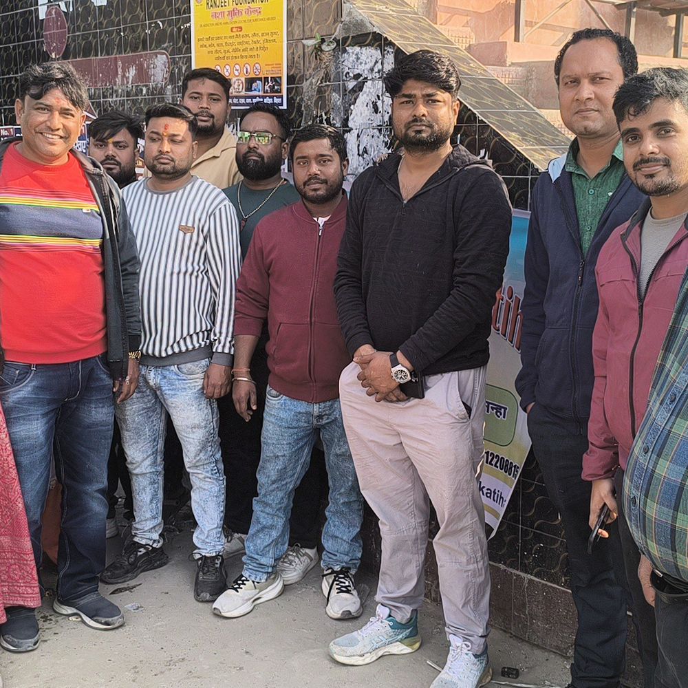कटिहार में रात में आवारा पशुओं को खाना:  राजेंद्र स्टेडियम में सैकड़ों गरीबों को भोजन, युवाओं की सेवा भावना की सराहना – Katihar News