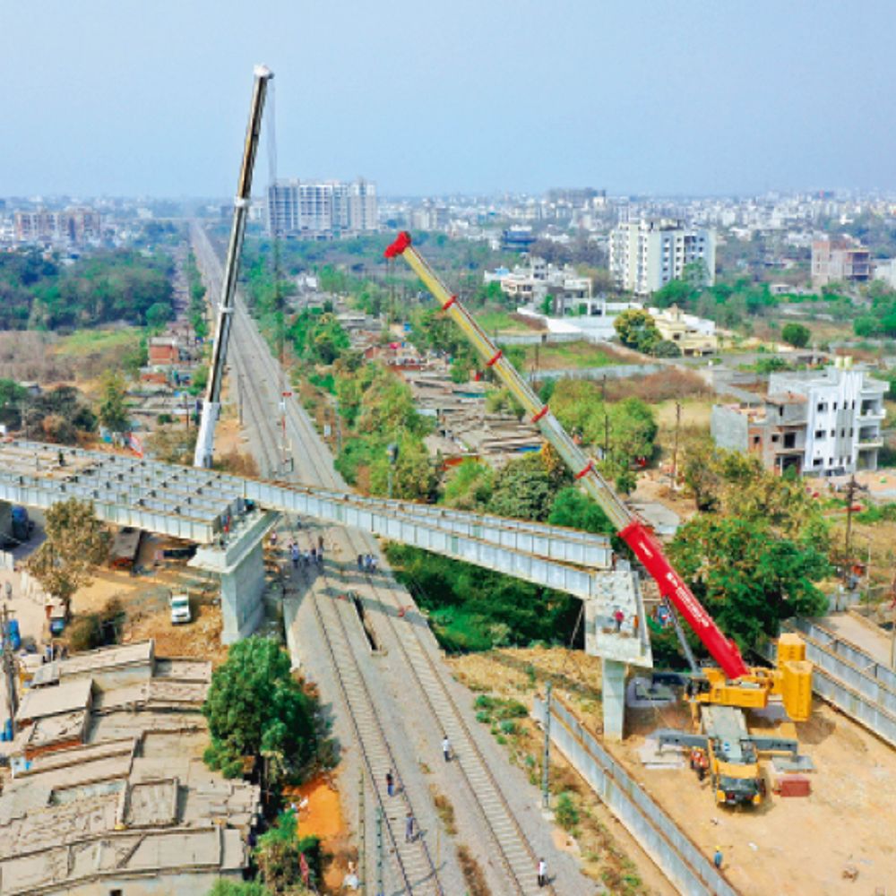 5 साल का इंतजार खत्म:कचना ओवरब्रिज पर चढ़ाया गया गर्डर, डेढ़ लाख आबादी को मार्च से मिलेगी राहत