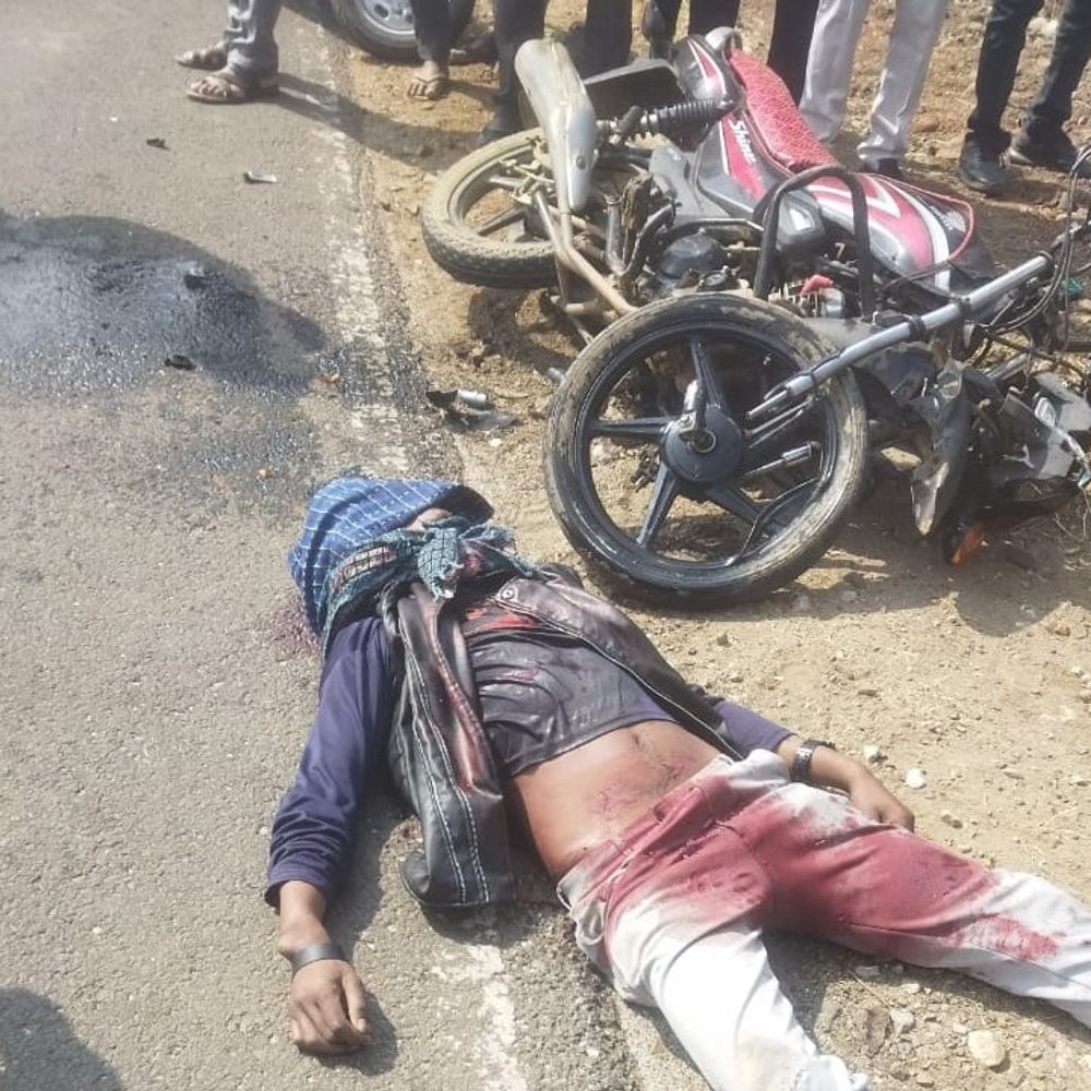 अज्ञात की टक्कर से बाइक सवार की मौत:युवक ने नहीं पहना था हेलमेट, मंडला के बम्हनी बंजर में हादसा