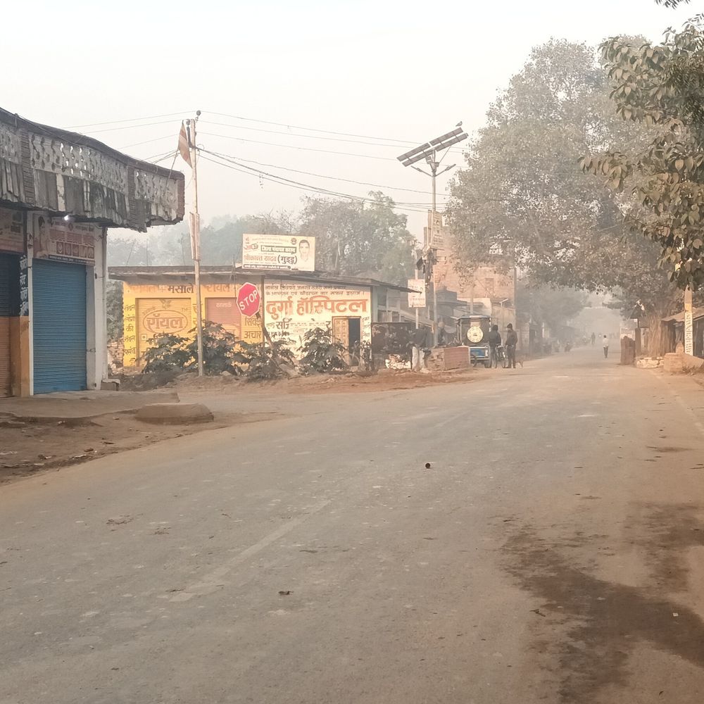 जौनपुर में बढ़ी गलन, सर्द हवाओं से ठंड तेज:हार्ट अटैक-लकवा के मामले बढ़े, डॉक्टरों ने दी सावधानी की सलाह