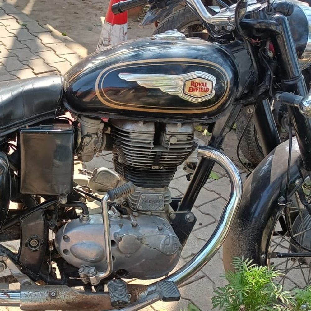 पलवल में चोरी की बुलेट पर सवार 2 छात्र काबू:दोस्त से मांगकर लाए बिना नंबर प्लेट की बाइक; दिल्ली से चुराई थी