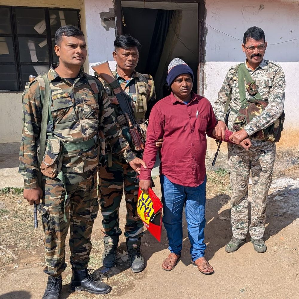 पलामू में रोजगार सेवक 7 हजार रुपए घूस लेते गिरफ्तार:  मनरेगा कूप योजना में एंट्री के लिए सरकारी आवास में एसीबी की कार्रवाई – Palamu News