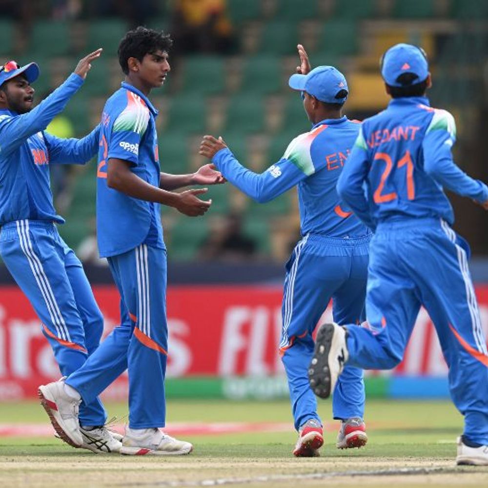 अंडर-19 वर्ल्डकप फाइनल- भारत ने 411 रन बनाए, इंग्लैंड 174/4:बेन डॉकिन्स 66 रन बनाकर आउट, आयुष म्हात्रे को पहला विकेट