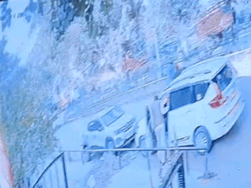 चंडीगढ़ में व्यापारी की कार से 4.20 लाख रुपए चोरी:  बाथरूम करने गया था, लौटने पर बैग गायब, पीड़ित पंचकूला का रहने वाला – Chandigarh News