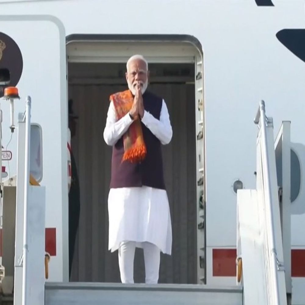 PM मोदी दो दिवसीय दौरे के लिए मलेशिया रवाना हुए:8 साल बाद जा रहे, फरार जाकिर नाइक का मुद्दा उठाएंगे, कल CEO फोरम में शामिल होंगे