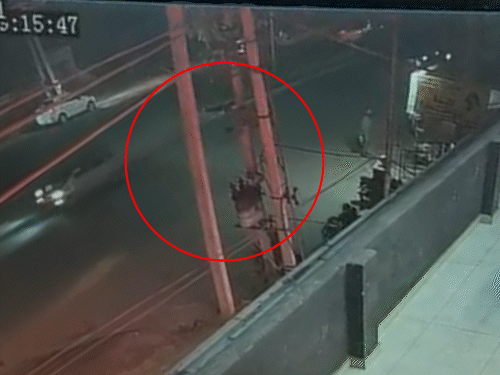 मानसा में 70 की स्पीड से बाइक को टक्कर मारी,VIDEO:  सगे भाई 5 फीट हवा में उछले, दोनों की मौत; स्विफ्ट 360 डिग्री घूमी – Mansa News