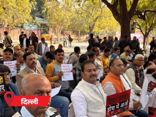 NEET छात्रा रेप-मौत केस-दिल्ली में नीतीश सरकार के खिलाफ नारेबाजी:पटना में कांग्रेसियों ने CM के पोस्टर जलाए; पूर्णिया सांसद के समर्थन में तेजस्वी; देखें VIDEO