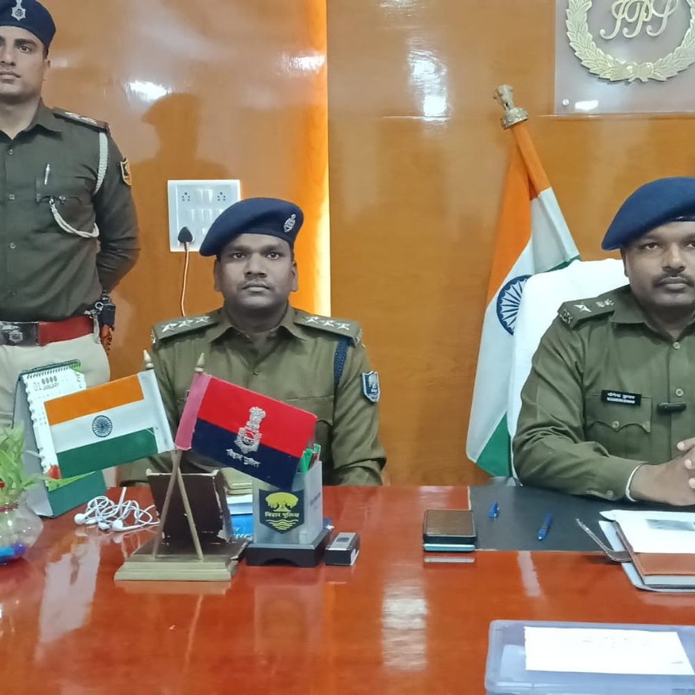 मधुबनी में 24 घंटे में 33 गिरफ्तारियां:शराब, आर्म्स एक्ट, वारंट और अन्य अपराधों पर कार्रवाई; SP बोले- अभियान लगातार जारी रहेगा