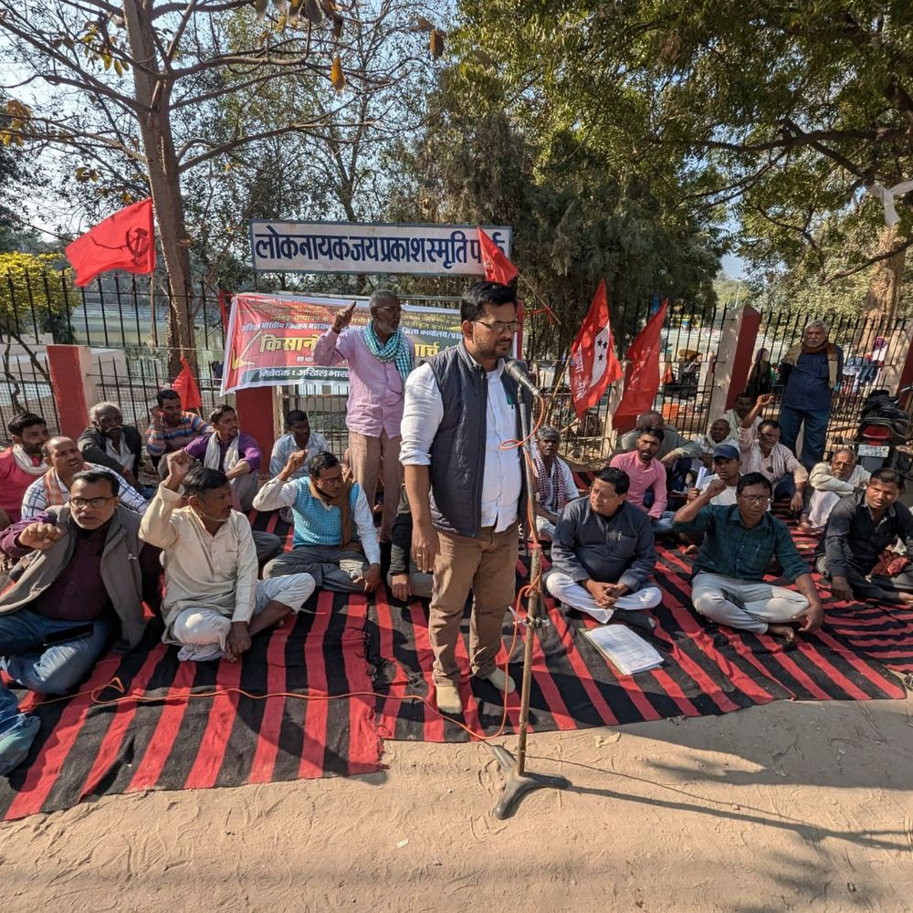 सरकार की नीतियों के खिलाफ किसानों का प्रदर्शन:प्रखंड मुख्यालयों पर दिया धरना, माले नेता बोले- किसानों के अस्तित्व पर संकट