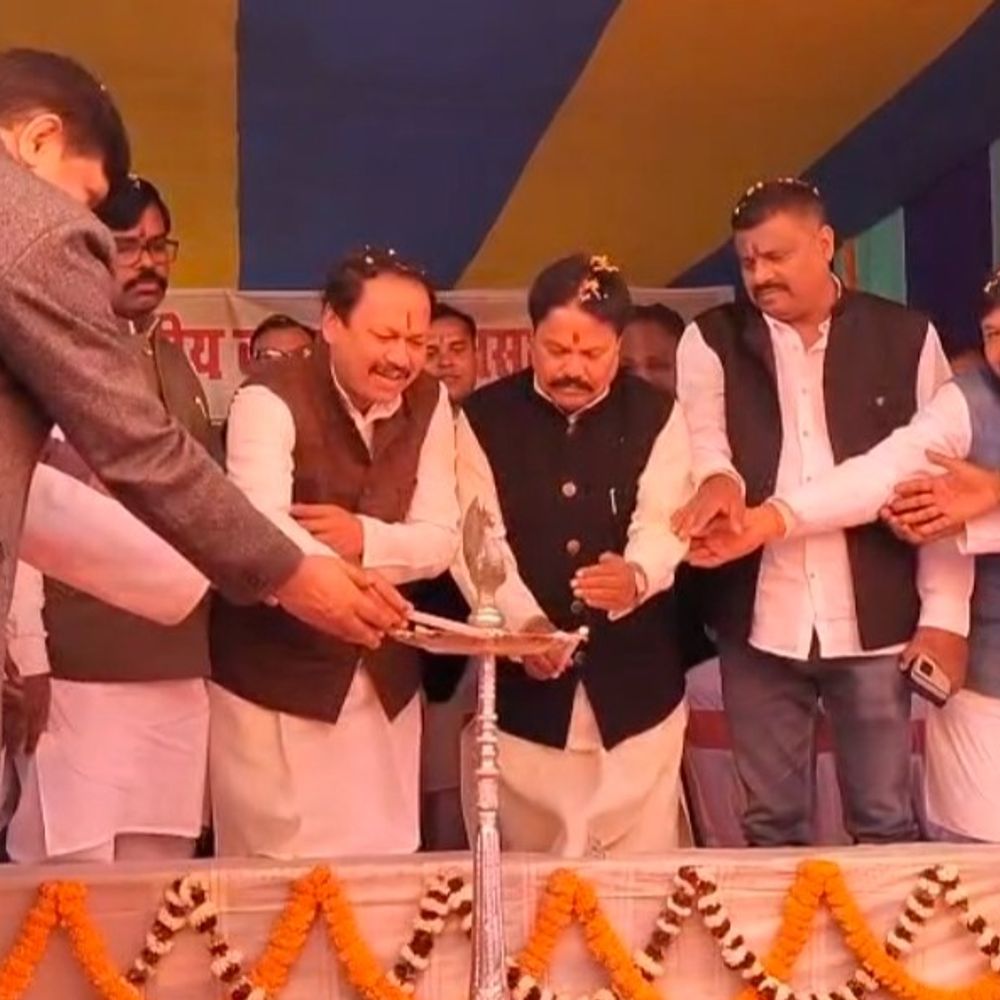 कुशवाहा समाज से शिक्षा-संगठन मजबूत करने की अपील:भागलपुर में सम्मान समारोह आयोजित, शहीद जगदेव प्रसाद को दी श्रद्धांजलि