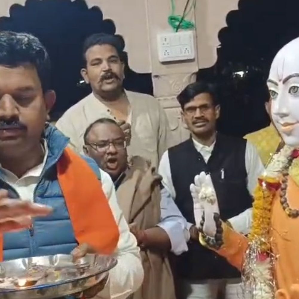 सांसद ने समर्थकों के साथ की पूजा-आतिशबाजी:  देवास में संत सेन की मूर्ति अनावरण से पहले सियासत; पार्षदों ने किया था बहिष्कार – Dewas News