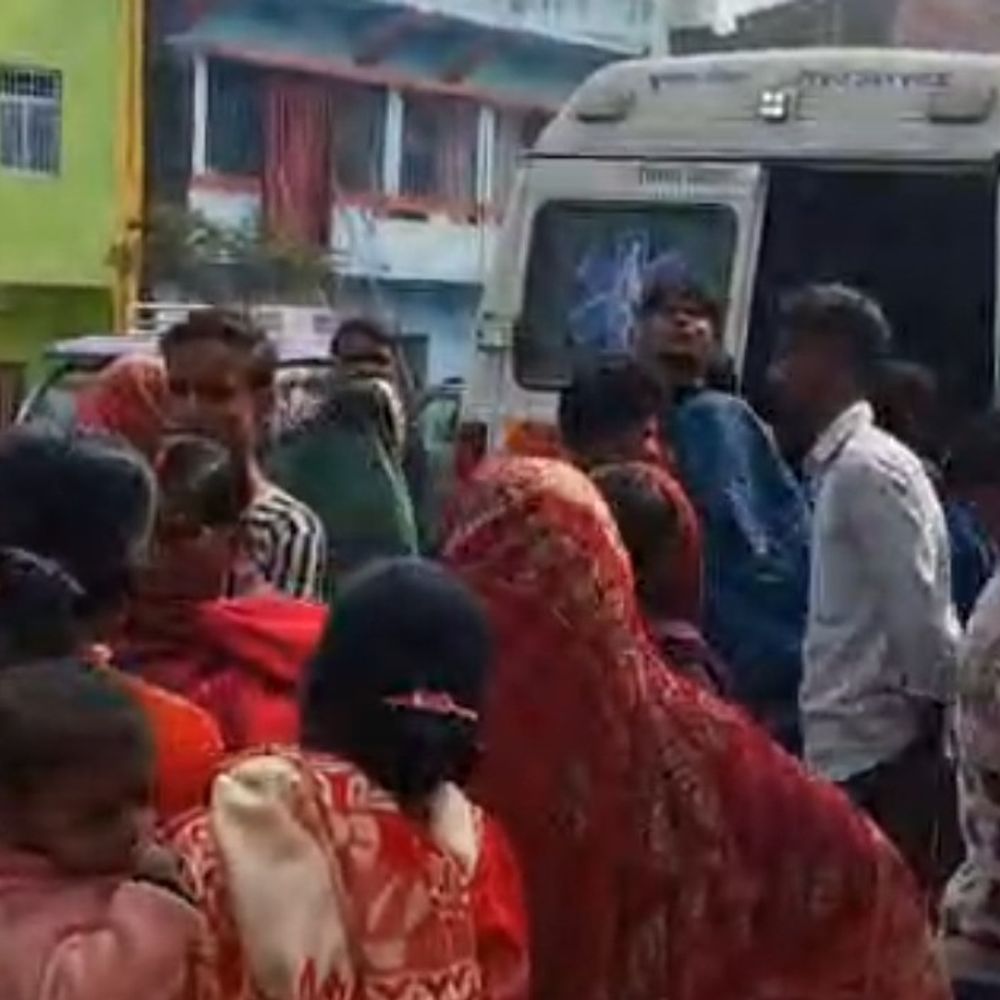 बेतिया में इंटर की परीक्षा देने जा रही छात्राएं घायल:कार-टेंपो की जोरदार टक्कर, चालक फरार