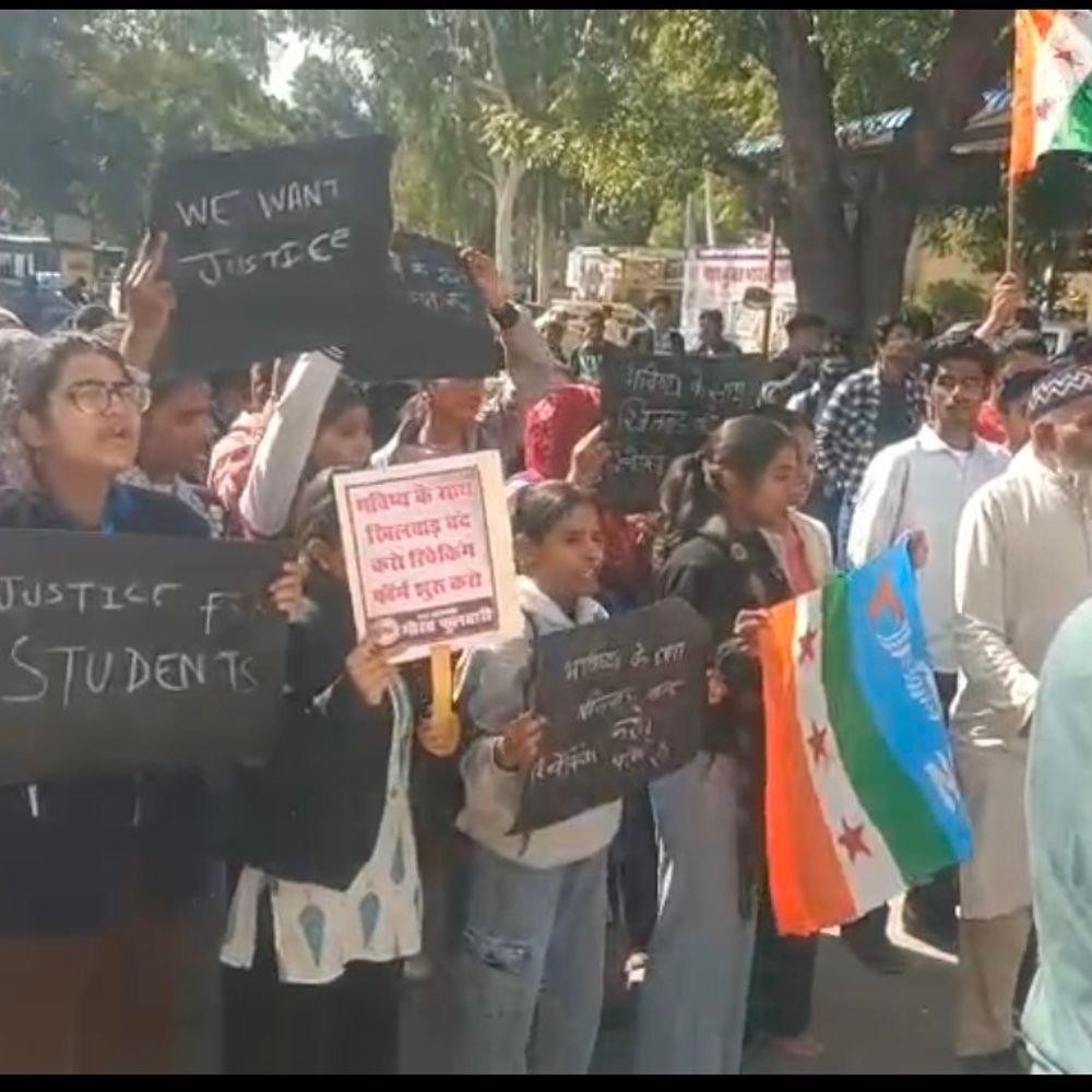 एमडीएसयू परिणाम में गड़बड़ी, पोर्टल बंद होने से छात्र परेशान:  सैकड़ों छात्रों ने ज्ञापन सौंपकर निष्पक्ष जांच और रीचैकिंग पोर्टल खोलने की मांग की – Beawar News