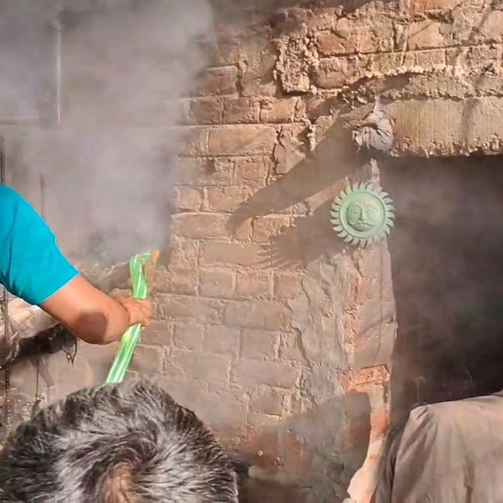 कैमूर में शॉर्ट सर्किट से लगी आग:चाऊमीन मशीन सहित डेढ़ लाख का सामान जलकर राख