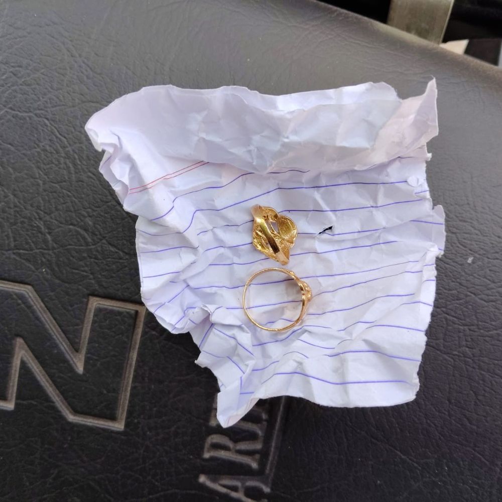 कोडरमा में खुद को पुलिसकर्मी बता बुजुर्ग से की ठगी:  सोने की अंगूठी निकाल दो बदमाश हुए फरार – koderma News