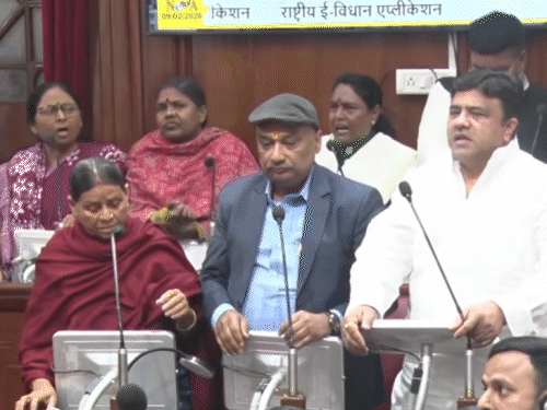 राबड़ी से नीतीश बोले- ई लड़की को कुछ आता है:सदन में MLC देवेश कुमार की ओर गुस्से में बढ़ीं राबड़ी देवी; बोलीं- अपशब्द कहे, माफी मांगे
