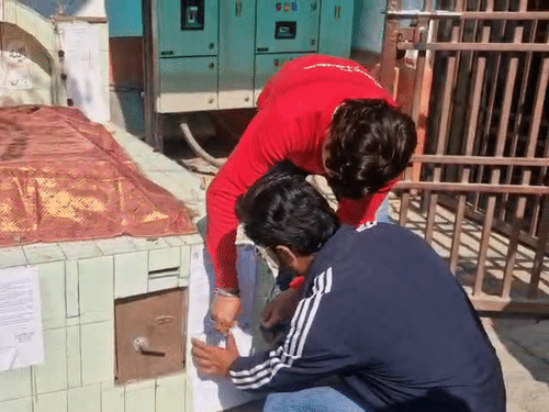 KGMU में बनी 5 मजारों को दोबारा नोटिस:एक मजार का मिल सका है जवाब, अब 28 फरवरी तक का समय दिया