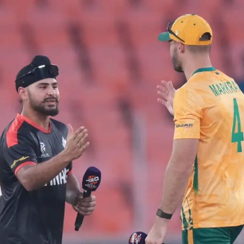 टी-20 वर्ल्डकप- साउथ अफ्रीका का पहला विकेट गिरा:कनाडा के कप्तान बाजवा ने डी कॉक को बोल्ड किया, ओपनिंग पार्टनरशिप ब्रेक हुई