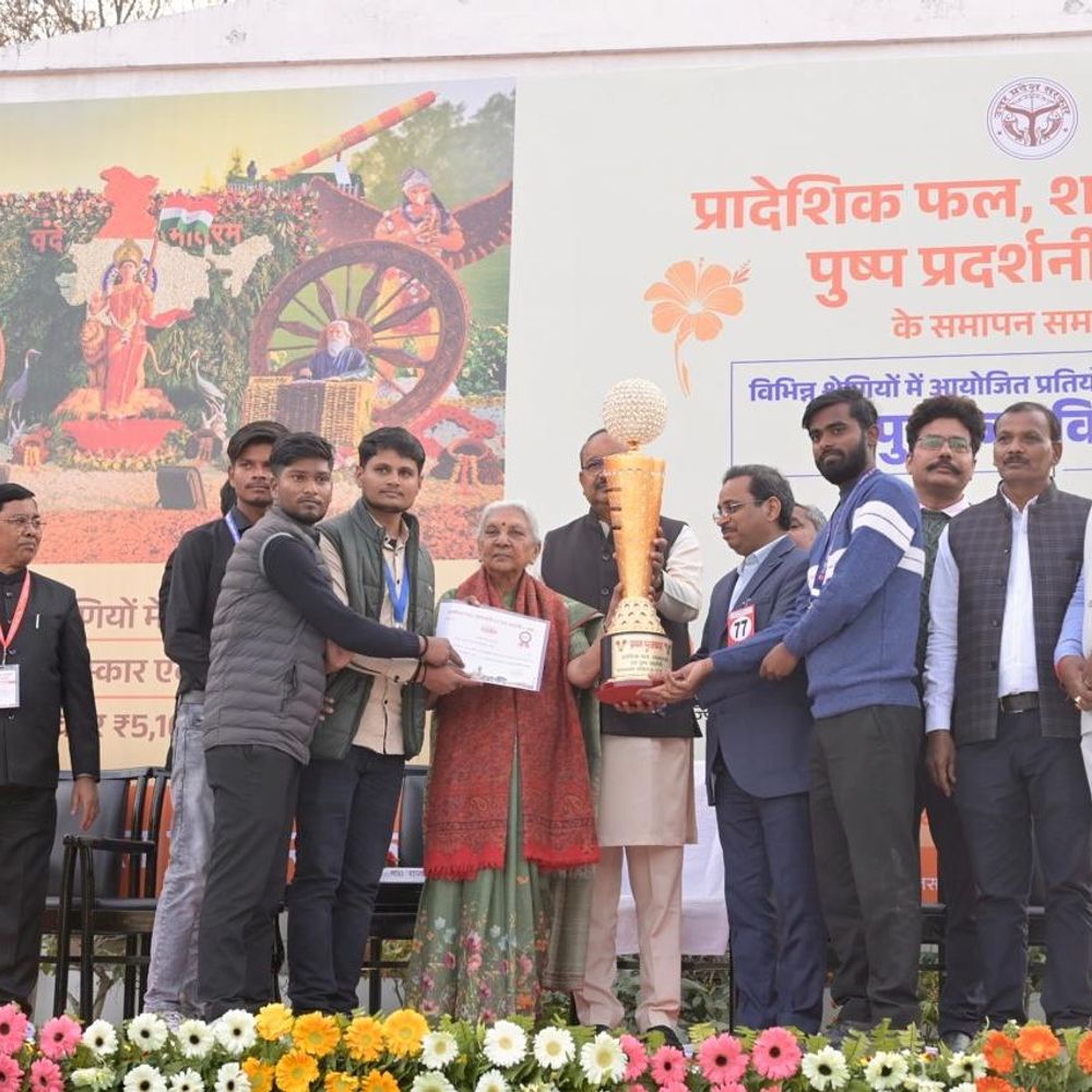 CSJMU के बांसुरी बजाते श्री कृष्ण राजभवन में अव्वल:  गवर्नर ने विवि की टीम को किया सम्मानित, दर्शक देखते रह गए – Kanpur News