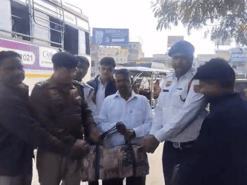 ऑटो में गहनों का बैग भूला यूपी का रिटायर्ड पुलिसकर्मी:रेवाड़ी पुलिस का अलर्ट जारी, सूचना पाकर ड्राइवर ने लौटाया