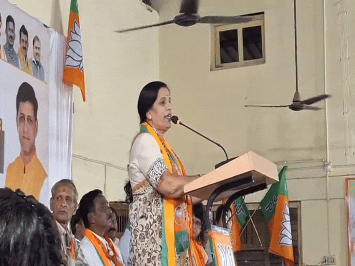 दैनिक भास्कर वार्ड टॉक- पार्षद सुनीता चौखंडे से सीधी बात:  बोले- शिकायत के लिए लोगों को आना भी नहीं पड़ता, वाट्सऐप ग्रुप पर ही हो जाता है निराकरण – Indore News