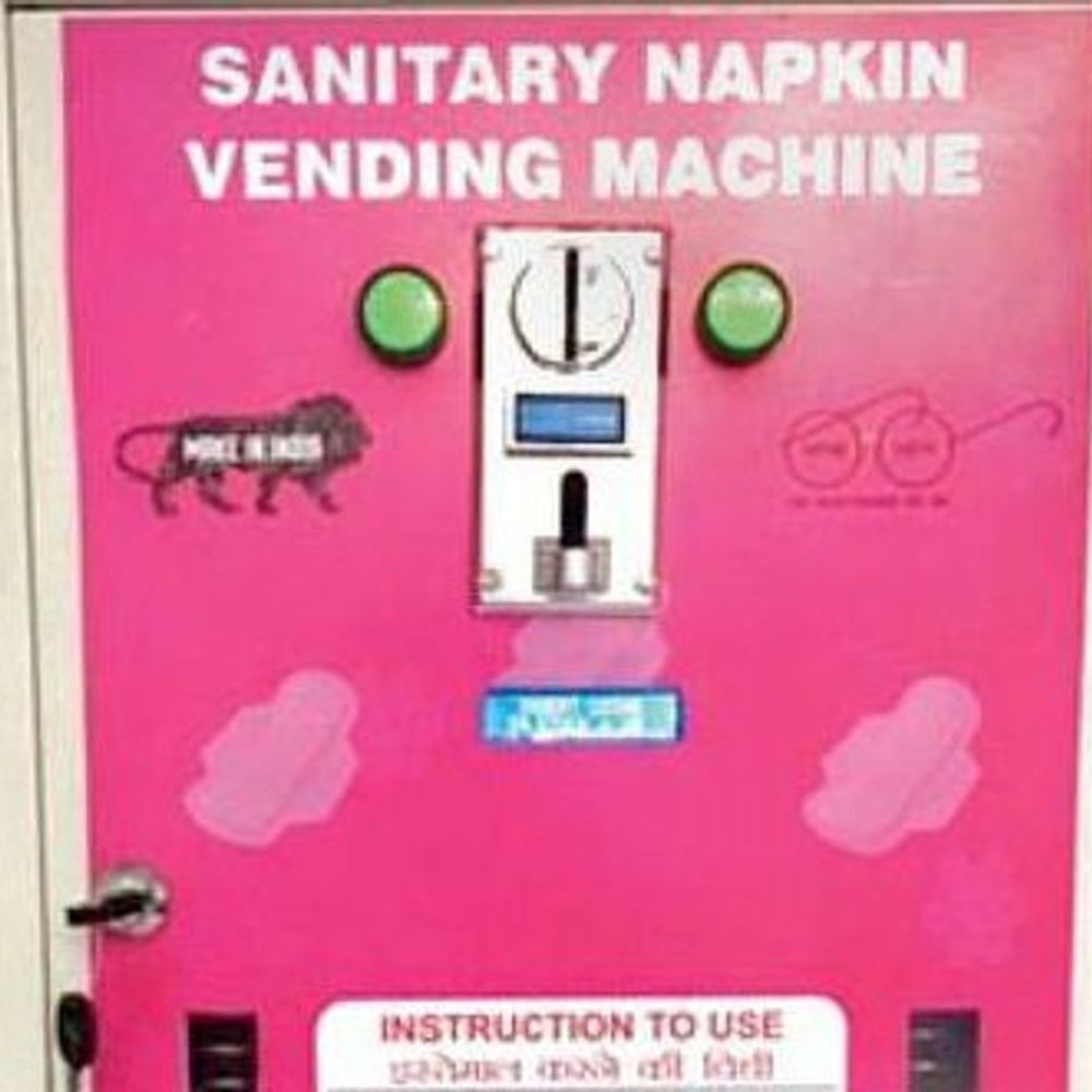 गोरखपुर रेलवे स्टेशन पर 5 रुपये में मिलेगा सेनेटरी पैड:AC वेटिंग रूम में जल्द लग जाएगी 5 वेंडिंग मशीनें