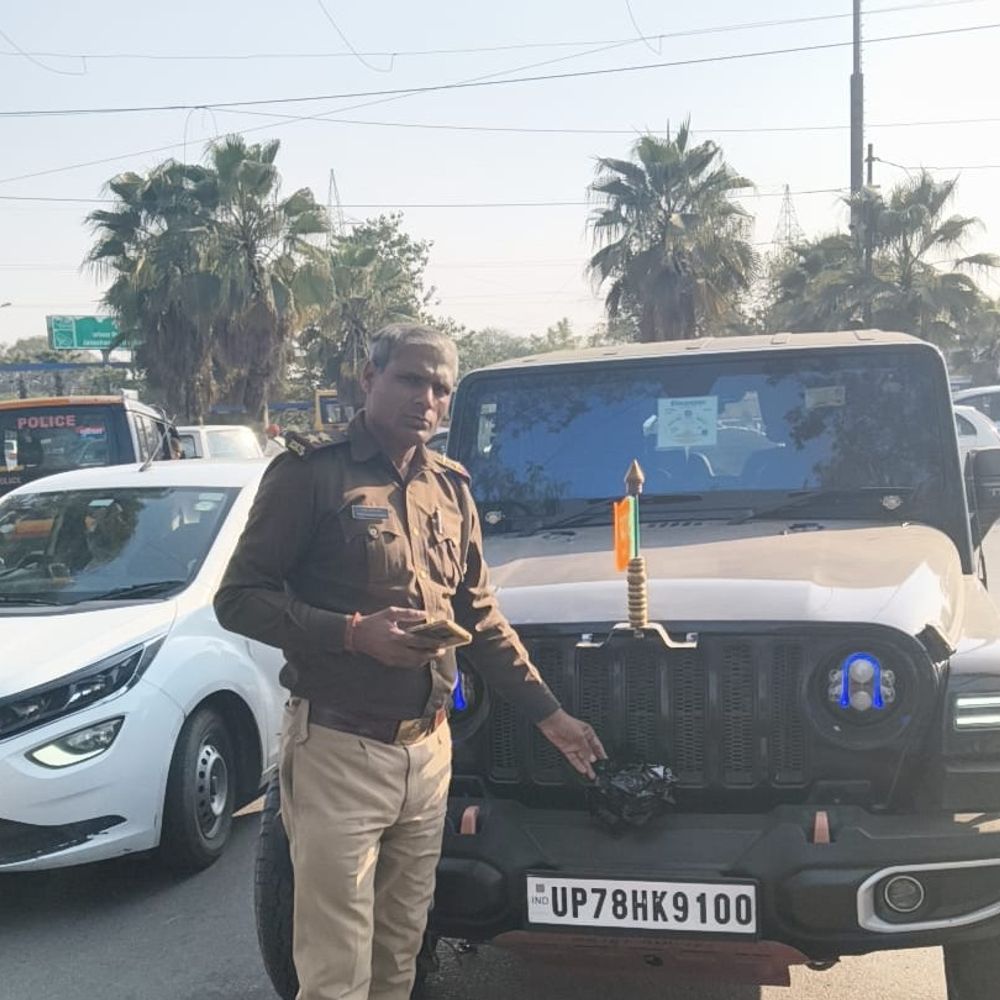 लखनऊ में थार से स्टंट, विधायक का फर्जी पास लगाया:पुलिस की जांच में हुआ खुलासा; सड़क पर तेज रफ्तार में दौड़ा रहा था गाड़ी