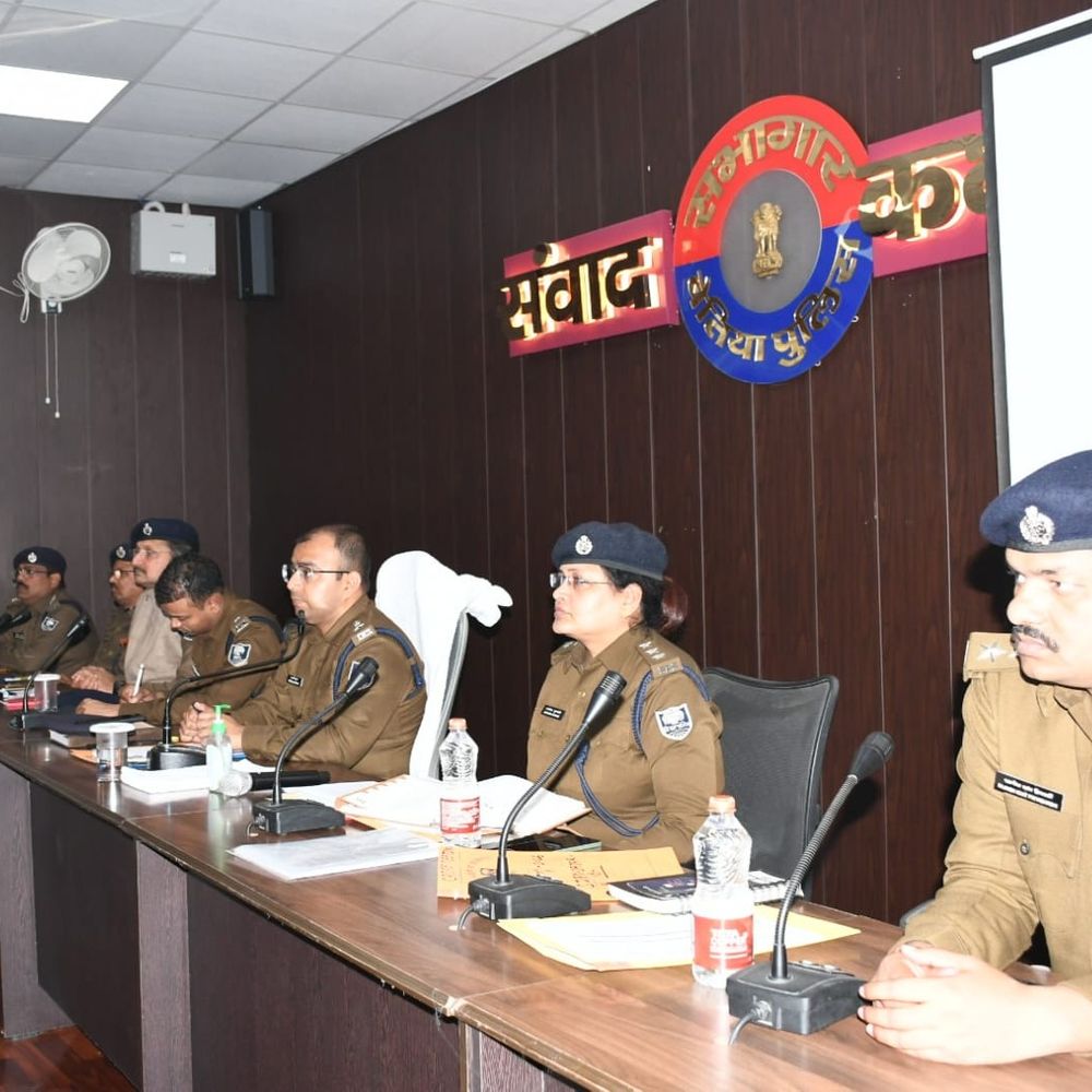पुलिस अधीक्षक की अध्यक्षता में हुई अपराध-गोष्ठी की मीटिंग:  बेतिया में SP डॉ. शौर्य सुमन ने दिए तुरंत कार्रवाई के निर्देश – Bettiah (West Champaran) News