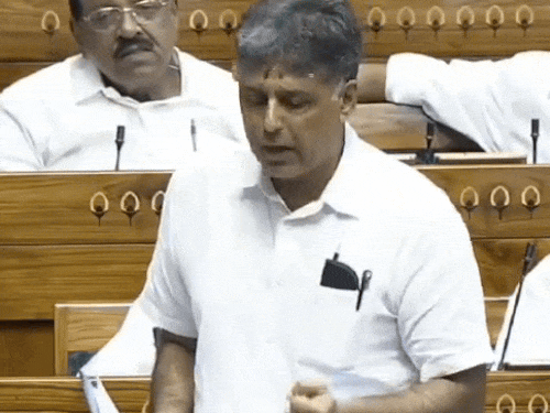 चंडीगढ़ की पेड पार्किंग का मुद्दा उठा लोकसभा में:  फास्टैग नहीं हुआ लागू,सांसद तिवारी ने उठाए सवाल, डिजिटल भुगतान और निगरानी से बढ़ी आय – Chandigarh News