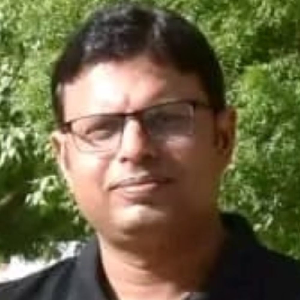 हाथरस में DPO की फर्जी फेसबुक ID बनाई:परिचितों को फ्रेंड रिक्वेस्ट भेजकर रुपए मांगे, अफसर ने लोगों को किया अलर्ट