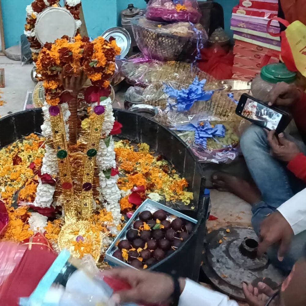 बक्सर में भोलेनाथ का हुआ तिलक समारोह:  महाशिवरात्रि से पहले उमड़ा जनसैलाब, धूमधाम से शुरू हुई शादी की तैयारी, ‘हर-हर महादेव’ से गूंजा परिसर – Buxar News