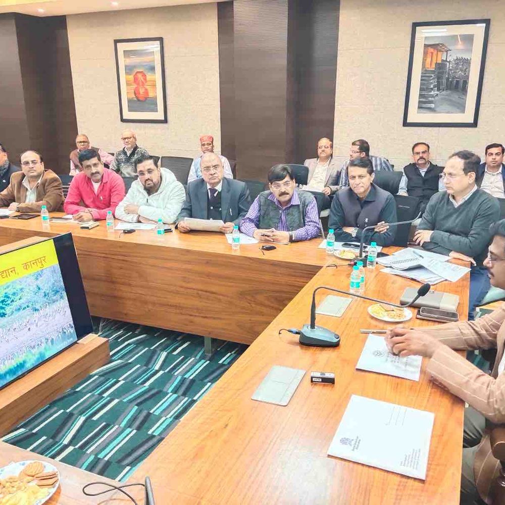 मण्डलायुक्त ने उद्यमियों संग की बैठक, अधूरे काम निपटाने के:लापरवाह अफसरों पर होगी कार्रवाई, औद्योगिक क्षेत्रों की समस्याओं पर समीक्षा