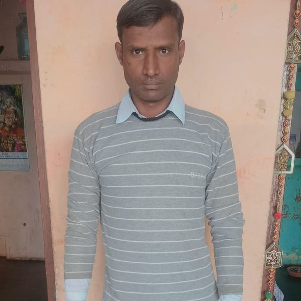 शमशान में मिला ऑटो ड्राइवर का शव:गले की नस काटकर आत्महत्या की आशंका, नशे का लती था